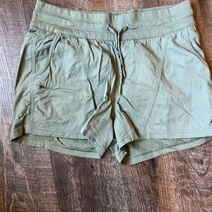 North Face shorts in green